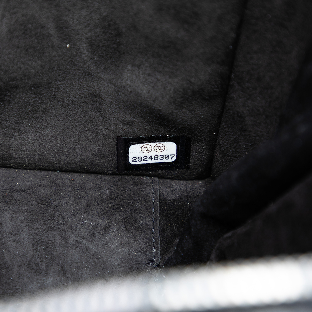 Pre-Loved Chanel CC Quilted Patent Travel Kit Vanity Case - Picture 5 of 7